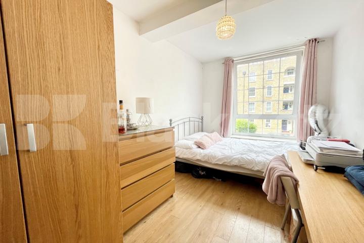 Superbly located to either London Bridge or Borough  Long Lane , Borough / London Bridge